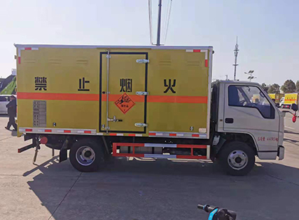 桃城爆破器材运输车技术升级与安全合规新趋势